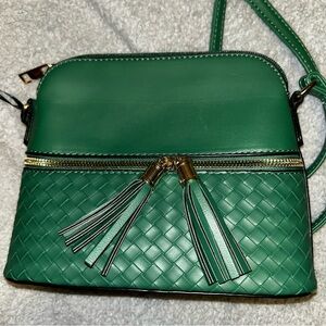 Elegant Green Woven Crossbody Bag